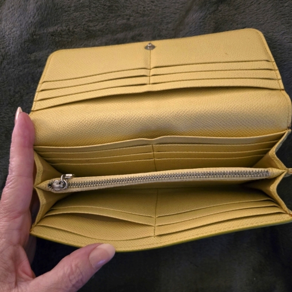 TODS Continental Flap Wallet. Pale Yellow Pebbled Leather Full Inclusion. EUC - Picture 12 of 16